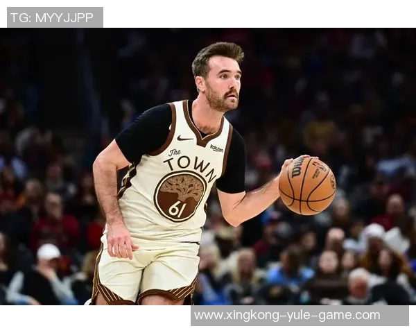 库明加赛后分享时尚穿搭照引发关注连续被DNP的他状态如何调整